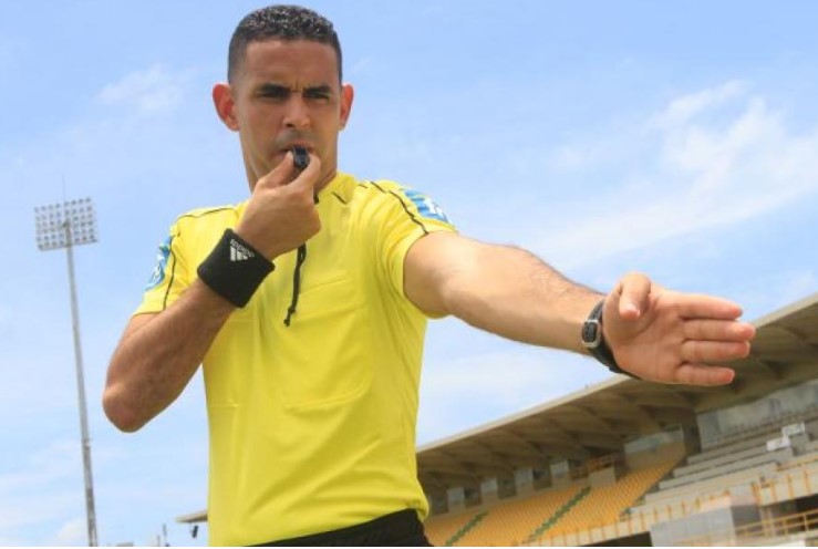 Arbitro Carlos ortega